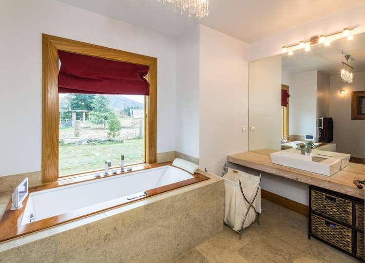 10 Sandys Lane Albert Town_15