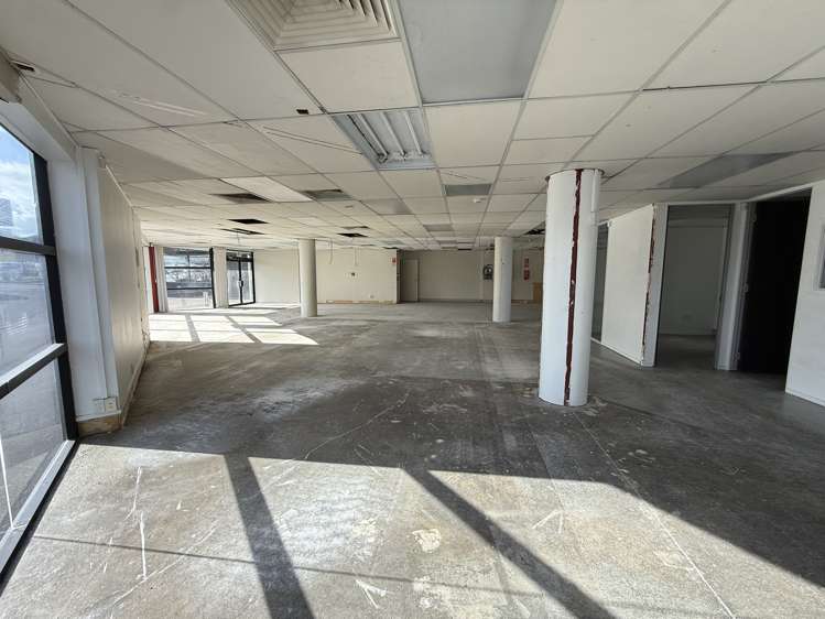 J/701 Great South Road Penrose_4