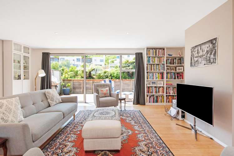 35 Saddleback Grove Karori_4