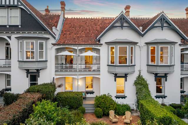 Private, elegant, inner-city in Parnell
