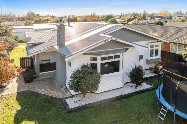 A Timeless Treasure - Charming Family Bungalow