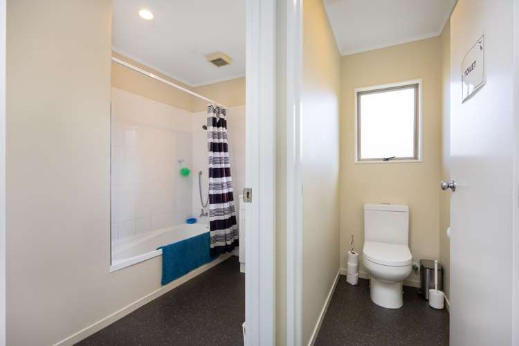 2/6 Knott Road Stanmore Bay_7