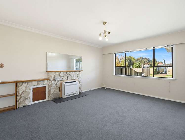 1204 Norfolk Crescent Mayfair_8