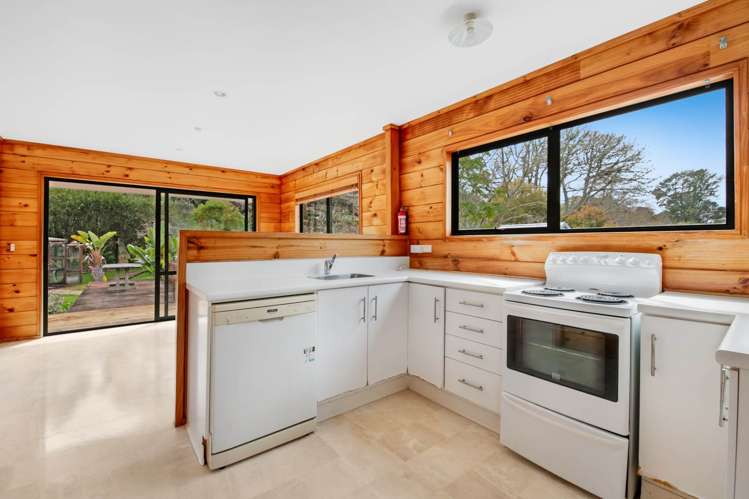 20a Hobbs Road Matakatia Bay_7