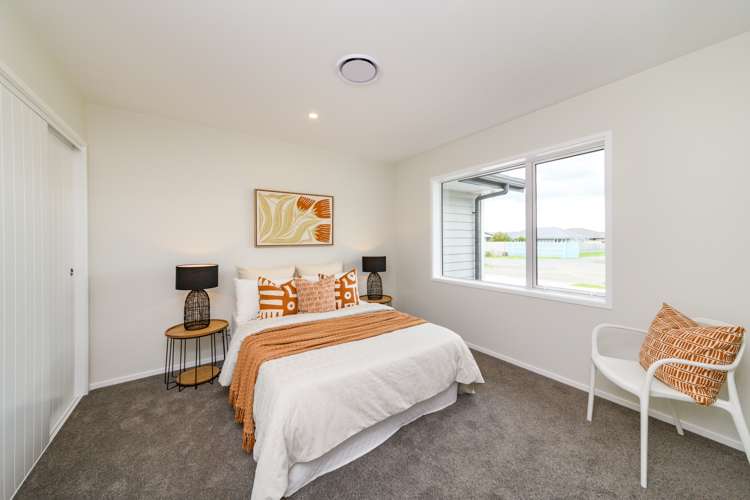 6 Roots Street East Feilding_11