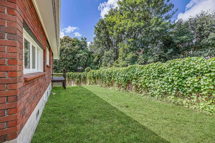 11 Glenfern Road Mellons Bay_19