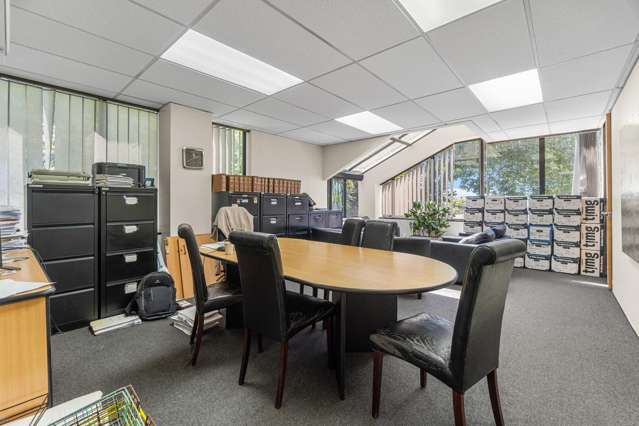 First Floor/1110 Victoria Street Hamilton Central_2