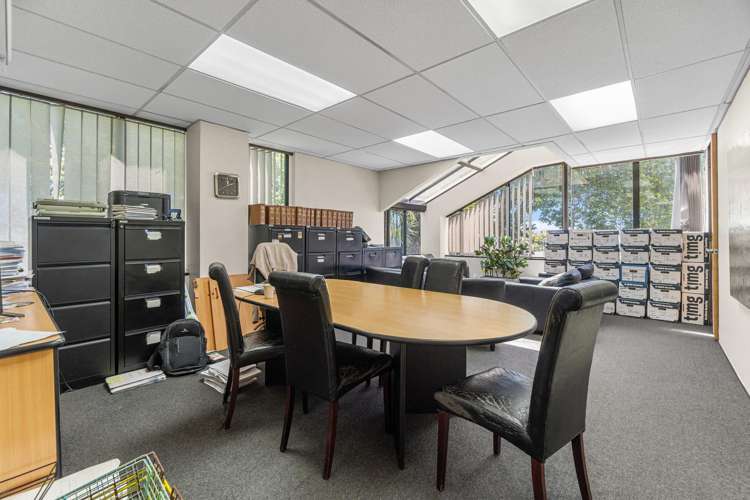 First Floor/1110 Victoria Street Hamilton Central_2