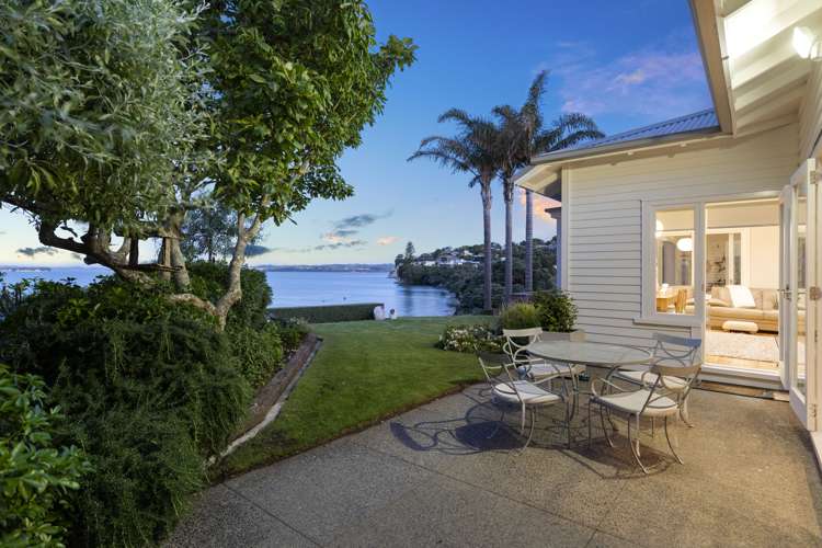 1 Marine Parade Piha_14