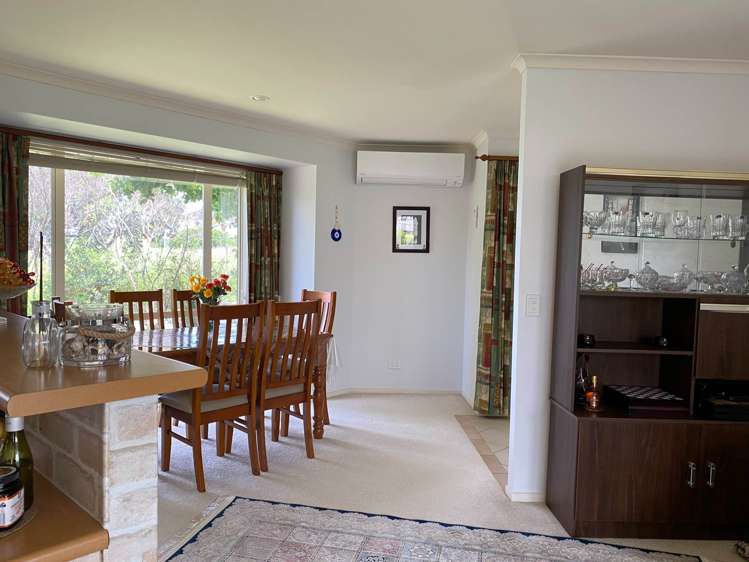 6 Midhurst Avenue Henderson_13