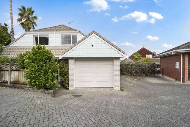 Modern Comfort & Convenience in the Heart of Ellerslie