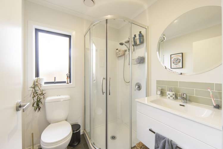 1/17 Greta Street Glenview_9