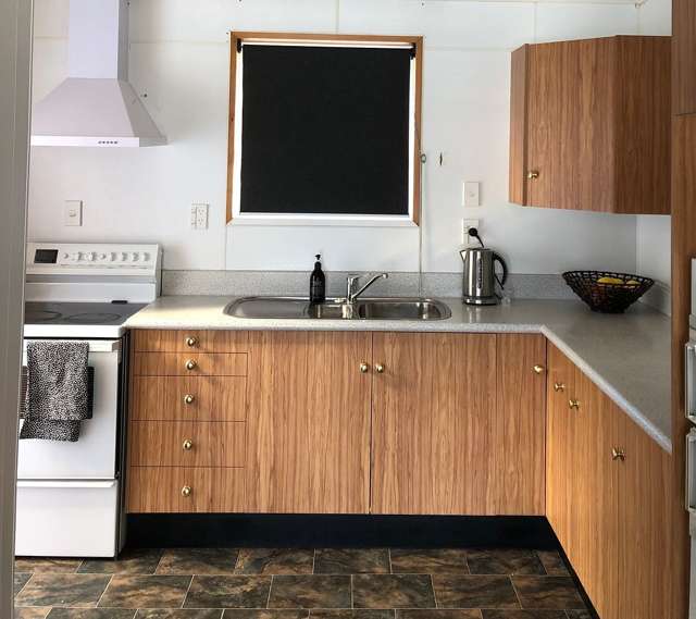 Charming 2-Bedroom Unit in Alexandra