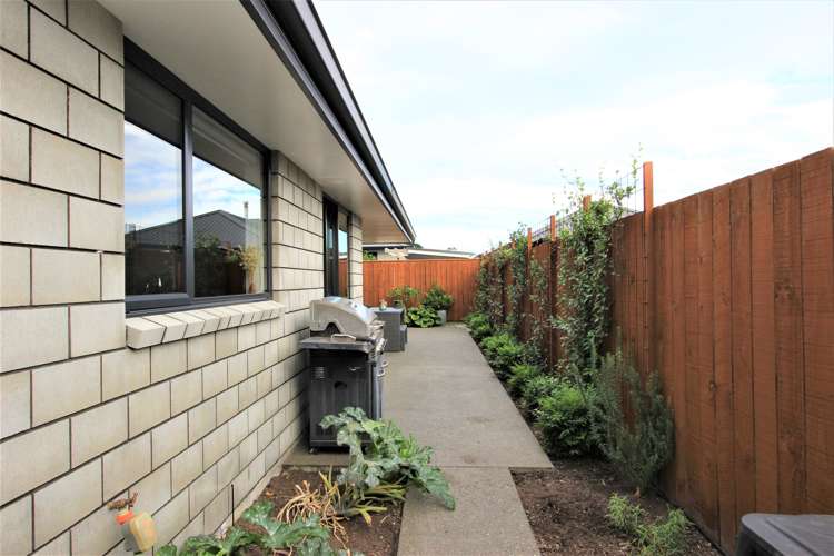 30 Spitfire Drive Burleigh_14