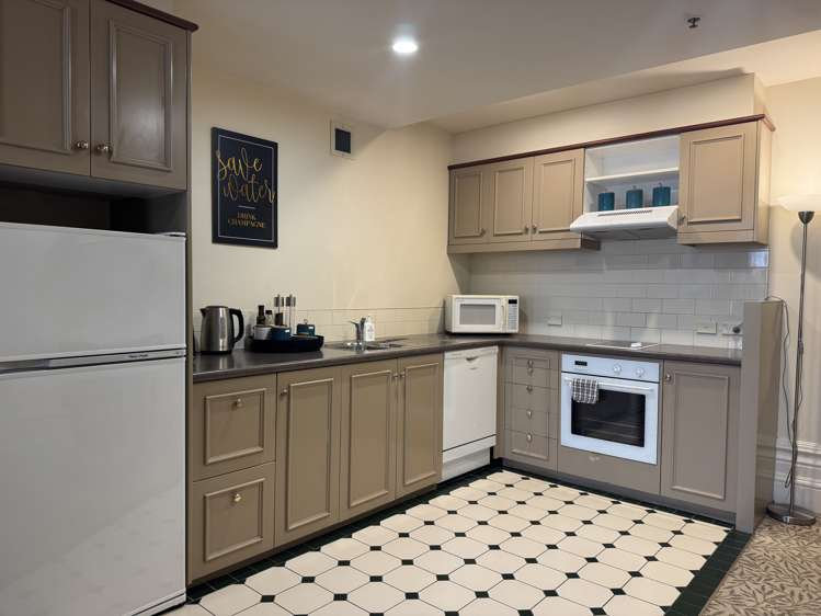 14/28 Cathedral Square_1