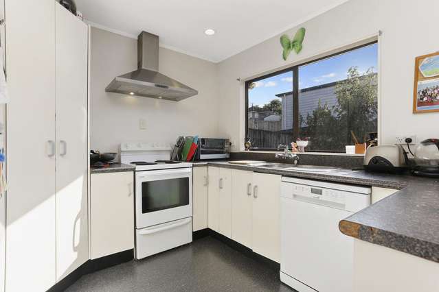 2/14 Norman Road Titirangi_4