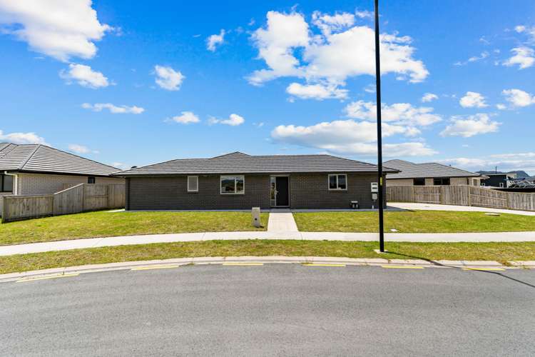 12 Saint Michael Crescent One Tree Point_18