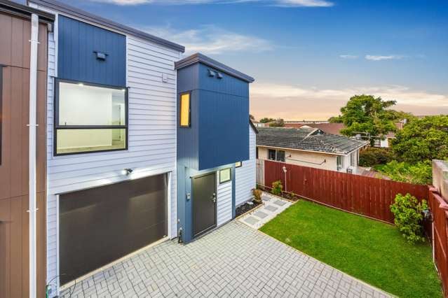 Brand new on the best street in Papatoetoe