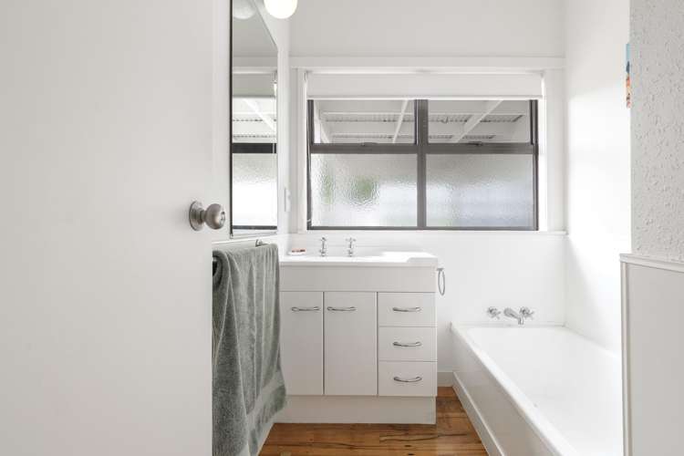 25 Matua Road Matua_15