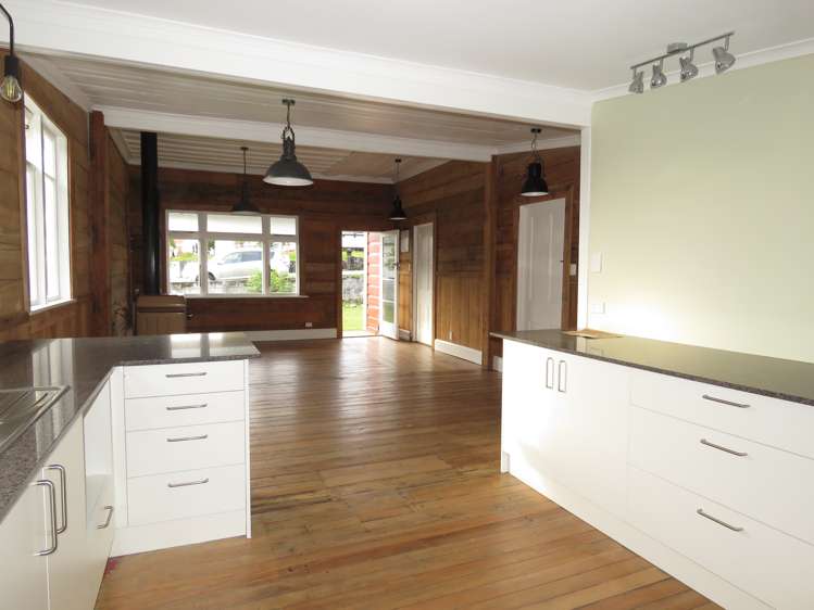 39 Shiel Street Reefton_11