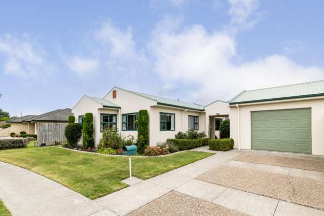 Easy Living in Sought-After Frimley Oaks