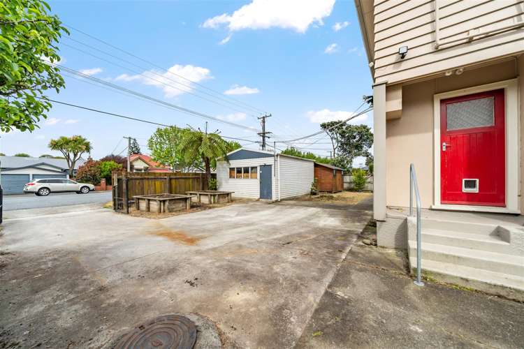 104 Whites Line East Waiwhetu_12