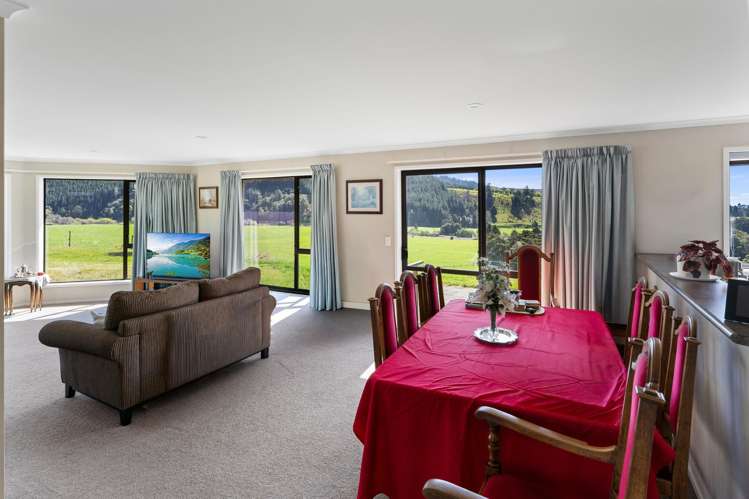 76 Pretty Bridge Valley Road Wakefield_6