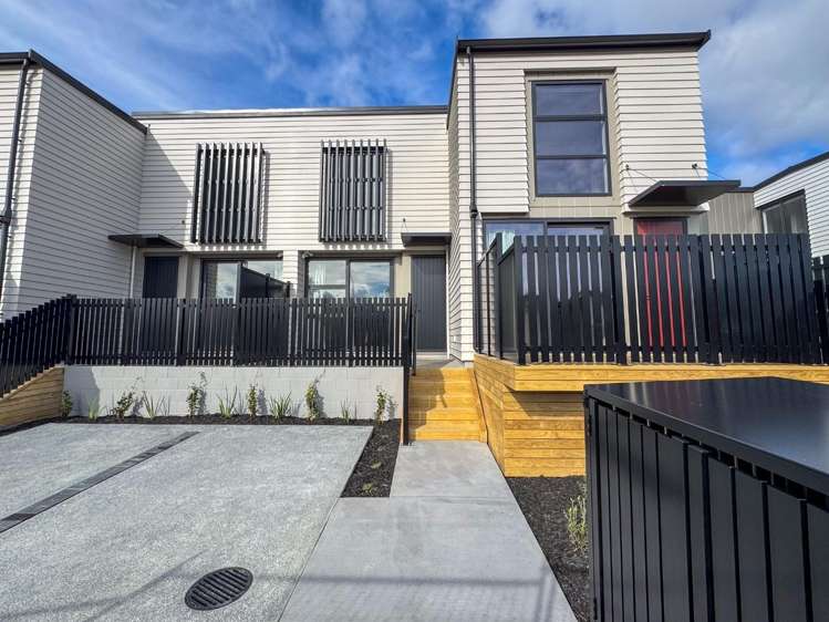 15b Molley Green Place 10044_10
