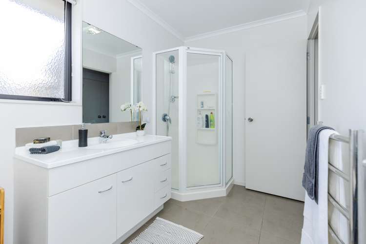 66 Farnborough Drive Grandview Heights_13