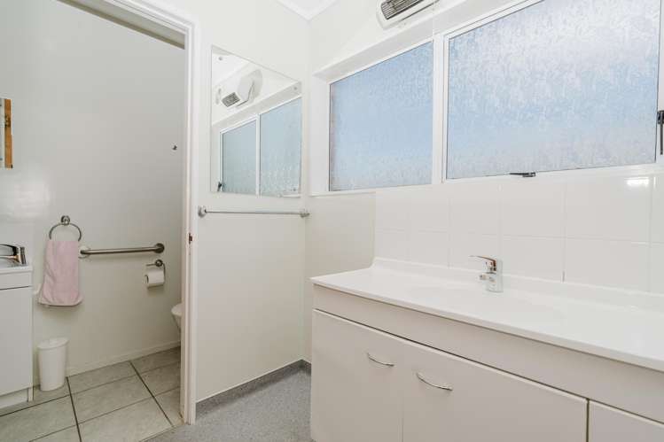 111 Cobham Drive Hamilton East_12