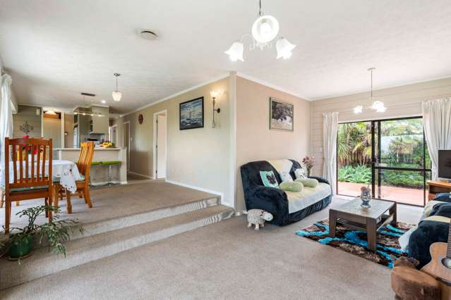 2/106 Bradbury Road Botany Downs_4