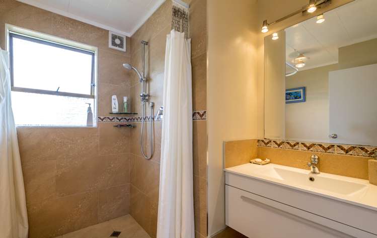 8 O'Rourke Place Otaki Beach_12