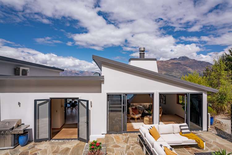 145 Wynyard Crescent Fernhill/Sunshine Bay_15