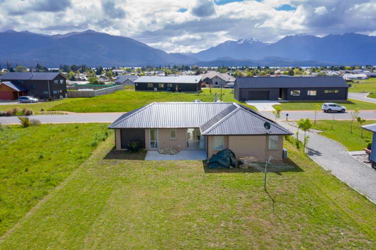 32 Burnby Drive Te Anau_12