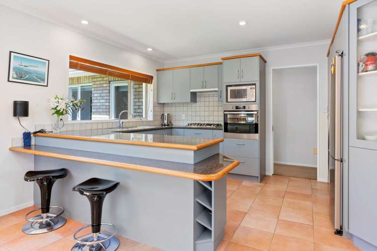 14 Margaret Henry Crescent Oteha_10