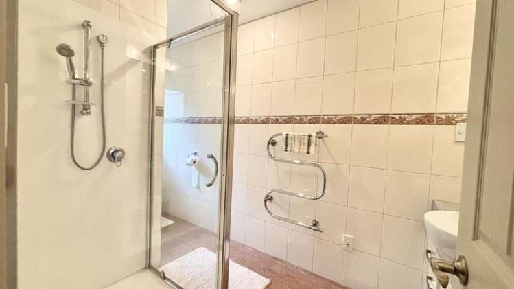 16 Waltham Street Henderson_22