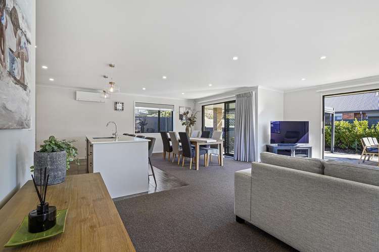 8 Whitby Close_5