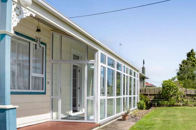 Warm and Welcoming Villa in the Heart of Eltham