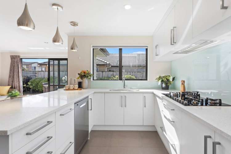 8 Iwinuku Crescent Wattle Downs_9