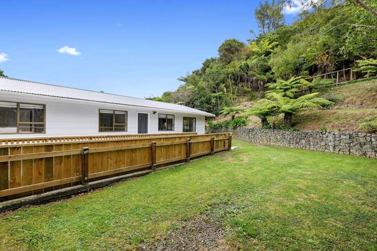 8 Bogle Grove Stokes Valley_23