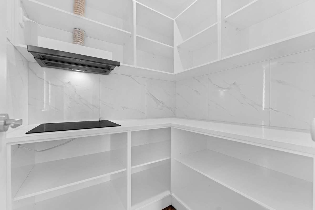 8 Bathurst Crescent_1