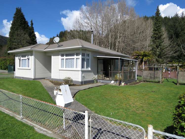 3 Broadway Reefton_0