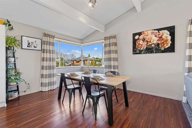 28 Yellowstone Crescent Burwood_10