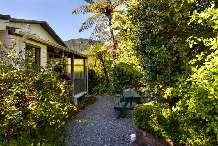 1/659 Queen Charlotte Drive Havelock_26