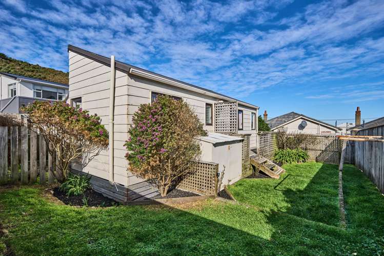 6 Trent Street Island Bay_12