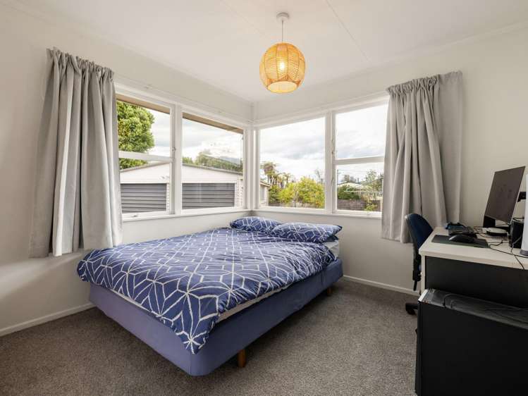 11 Forth Crescent Glenview_11