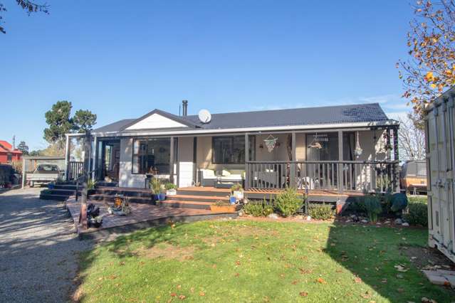 Rural Living in the Heart of Mayfield!