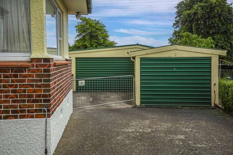 24 Neale Avenue Stoke_15