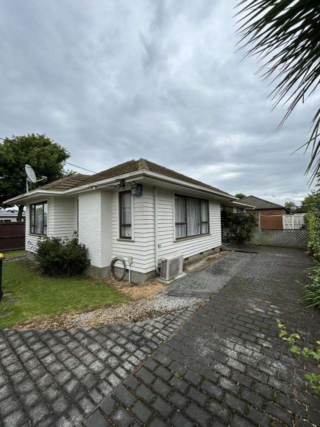 Three bedroom home in Bryndwr