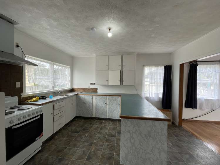 8 Albert Road Kelston_6